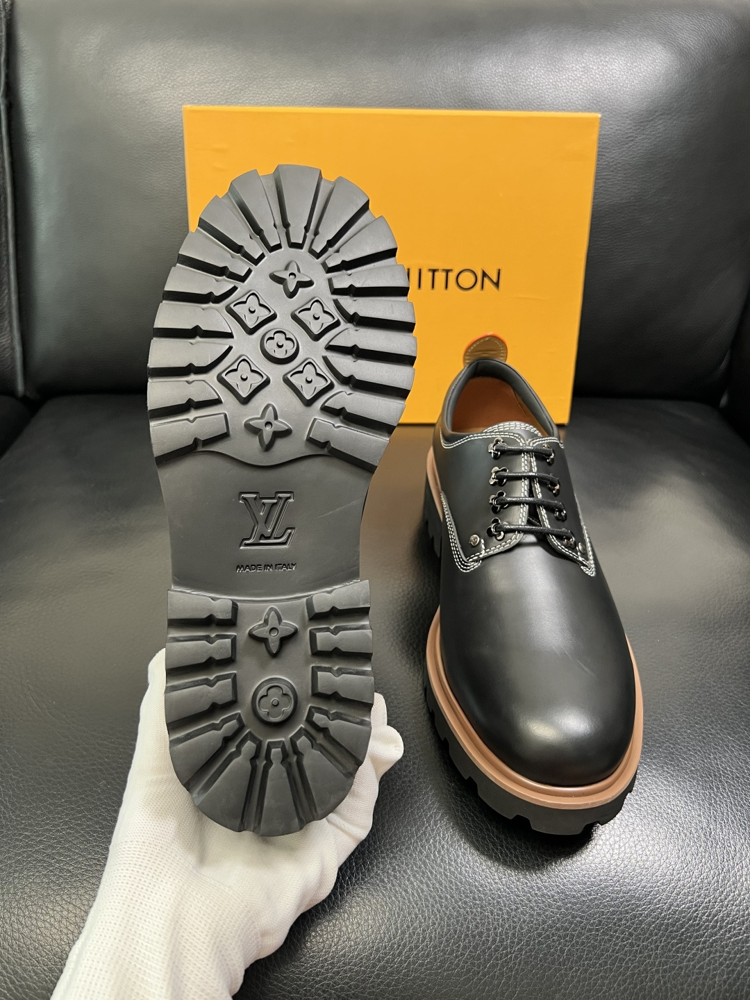 Lv 高品质 顶级代购 路易威登 皮鞋专柜同步，鞋面意大利进口，进口水染牛皮内里，鞋底：原厂特供原版底，