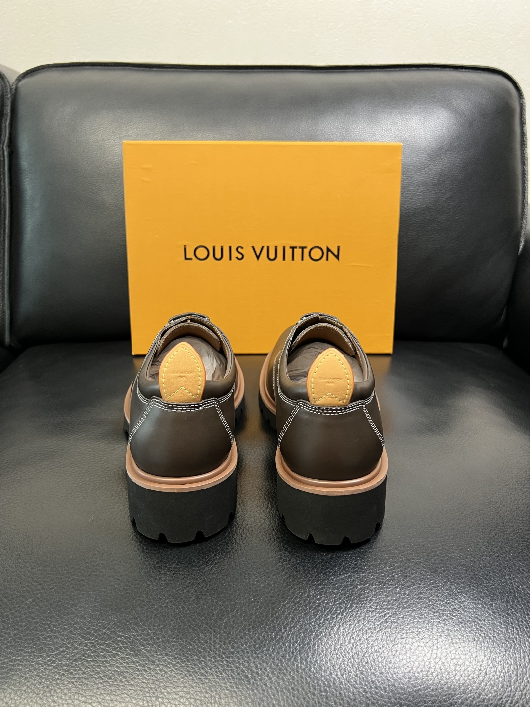 Lv 高品质 顶级代购 路易威登 皮鞋专柜同步，鞋面意大利进口，进口水染牛皮内里，鞋底：原厂特供原版底，