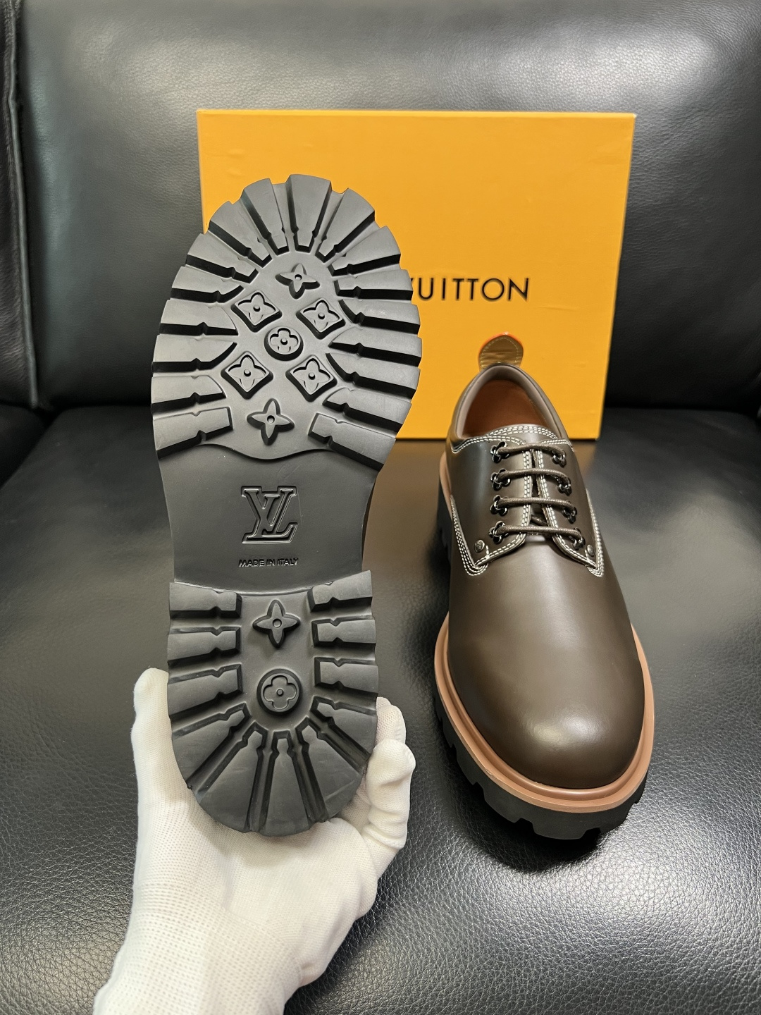 Lv 高品质 顶级代购 路易威登 皮鞋专柜同步，鞋面意大利进口，进口水染牛皮内里，鞋底：原厂特供原版底，