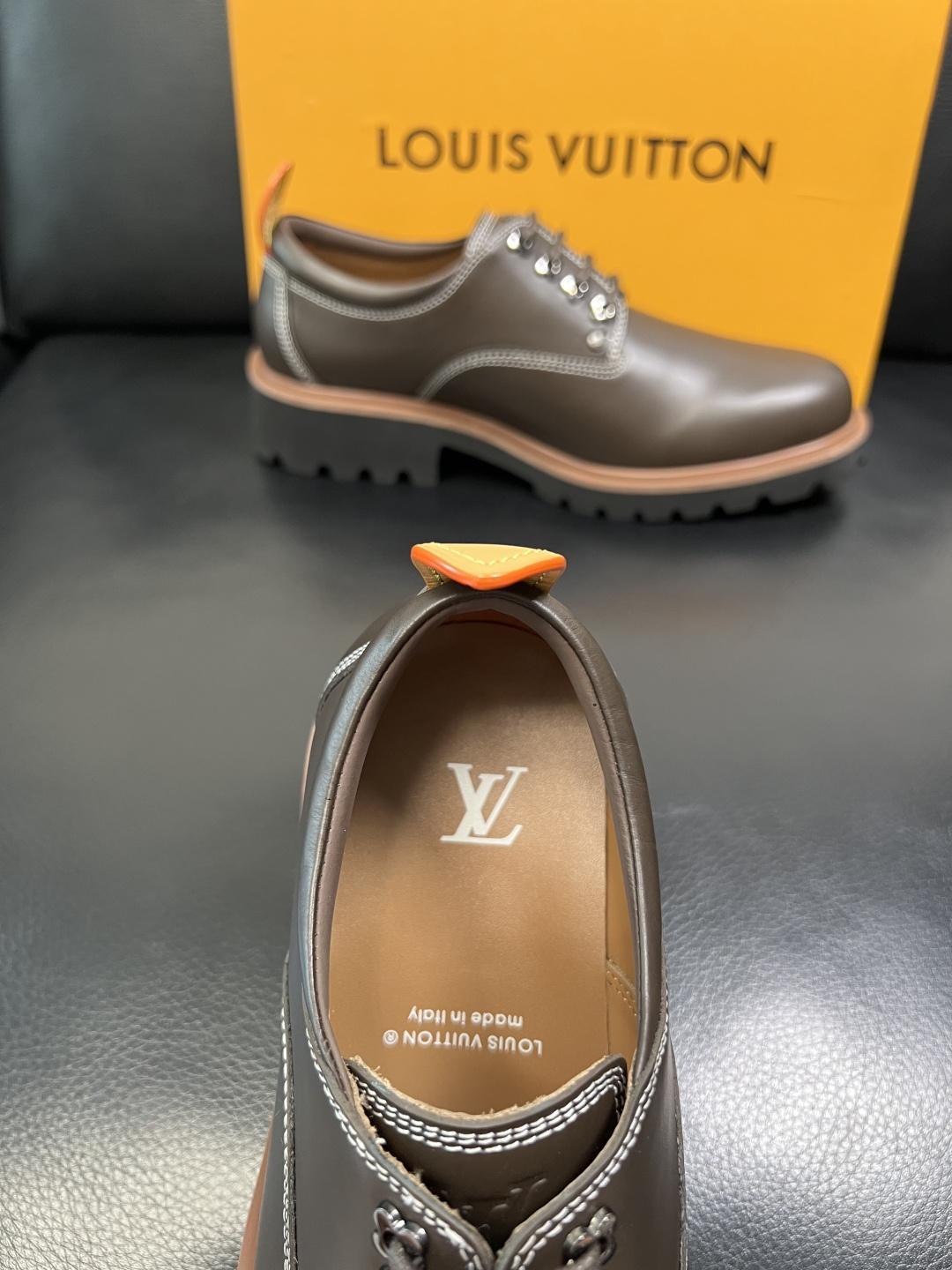 Lv 高品质 顶级代购 路易威登 皮鞋专柜同步，鞋面意大利进口，进口水染牛皮内里，鞋底：原厂特供原版底，