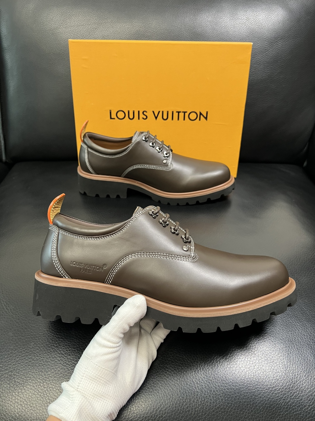 Lv 高品质 顶级代购 路易威登 皮鞋专柜同步，鞋面意大利进口，进口水染牛皮内里，鞋底：原厂特供原版底，