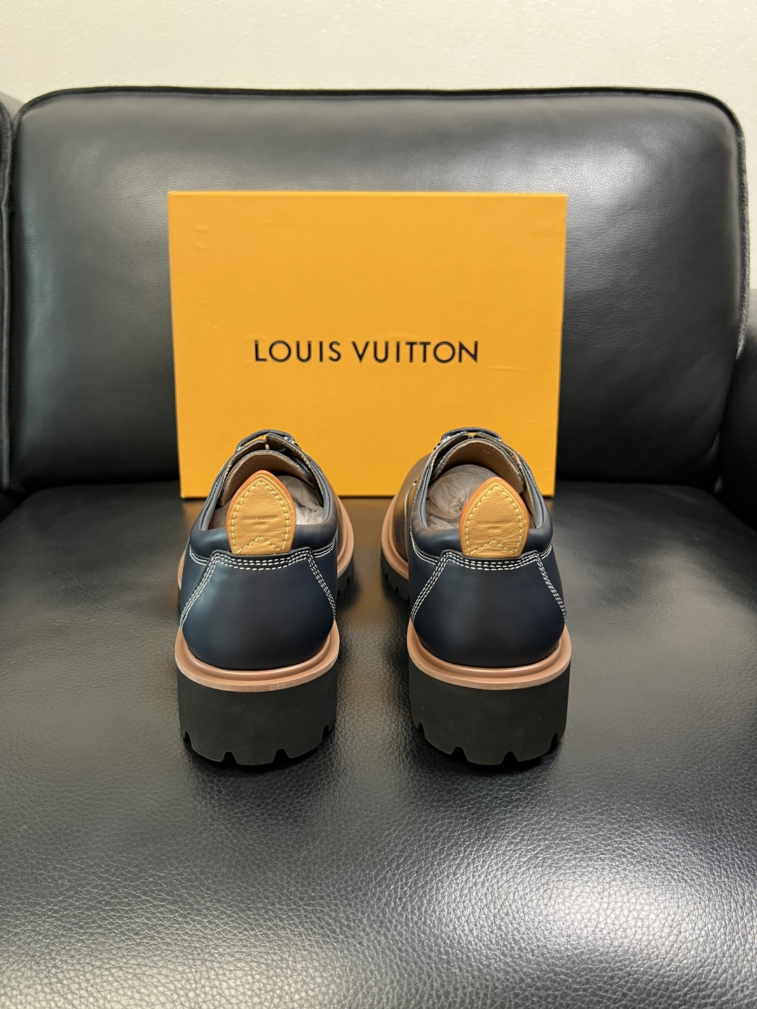 Lv 高品质 顶级代购 路易威登 皮鞋专柜同步，鞋面意大利进口，进口水染牛皮内里，鞋底：原厂特供原版底，