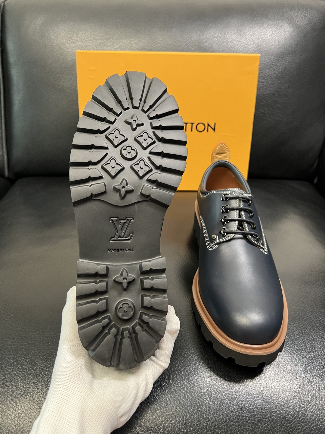 Lv 高品质 顶级代购 路易威登 皮鞋专柜同步，鞋面意大利进口，进口水染牛皮内里，鞋底：原厂特供原版底，