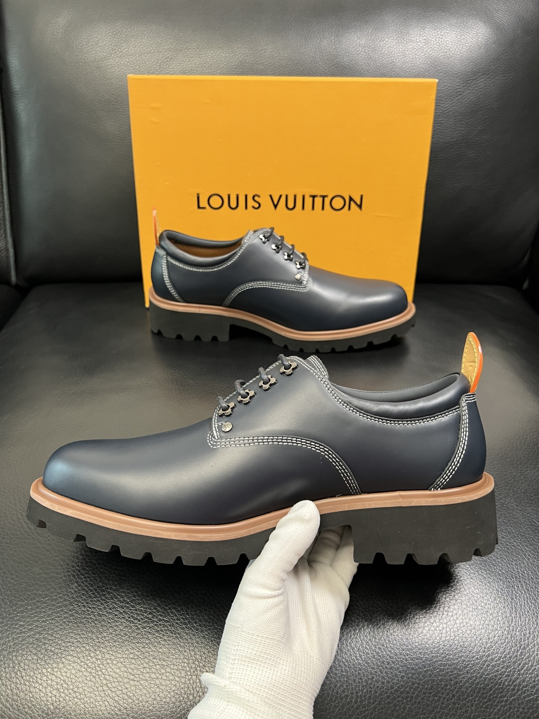 Lv 高品质 顶级代购 路易威登 皮鞋专柜同步，鞋面意大利进口，进口水染牛皮内里，鞋底：原厂特供原版底，