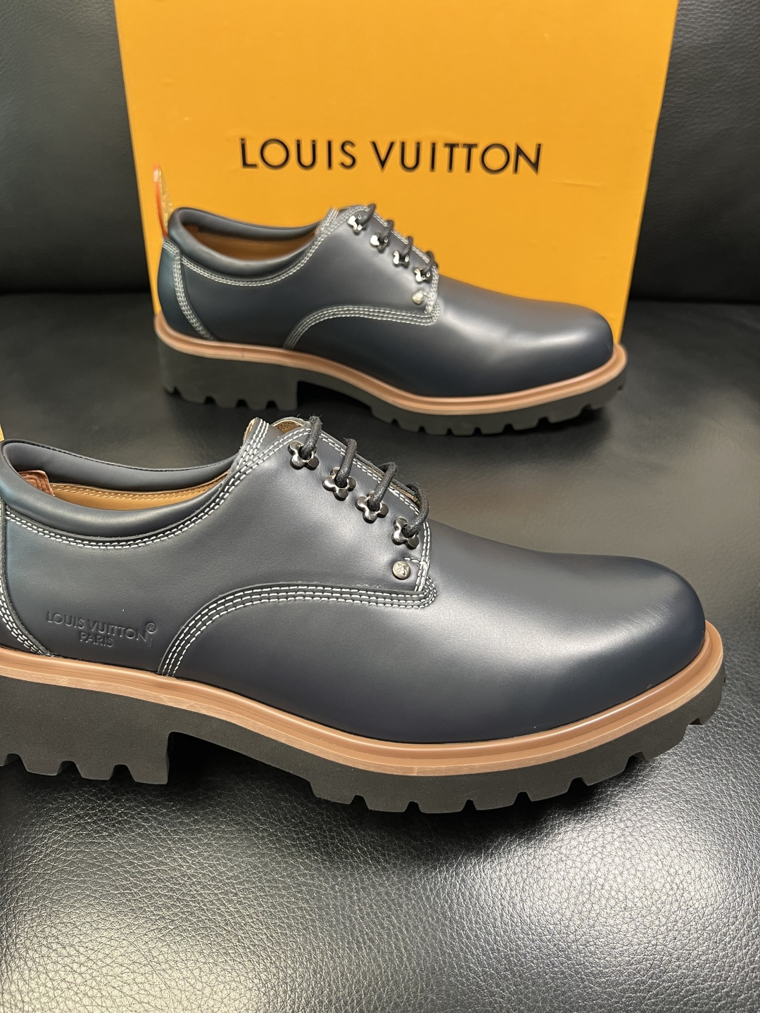 Lv 高品质 顶级代购 路易威登 皮鞋专柜同步，鞋面意大利进口，进口水染牛皮内里，鞋底：原厂特供原版底，