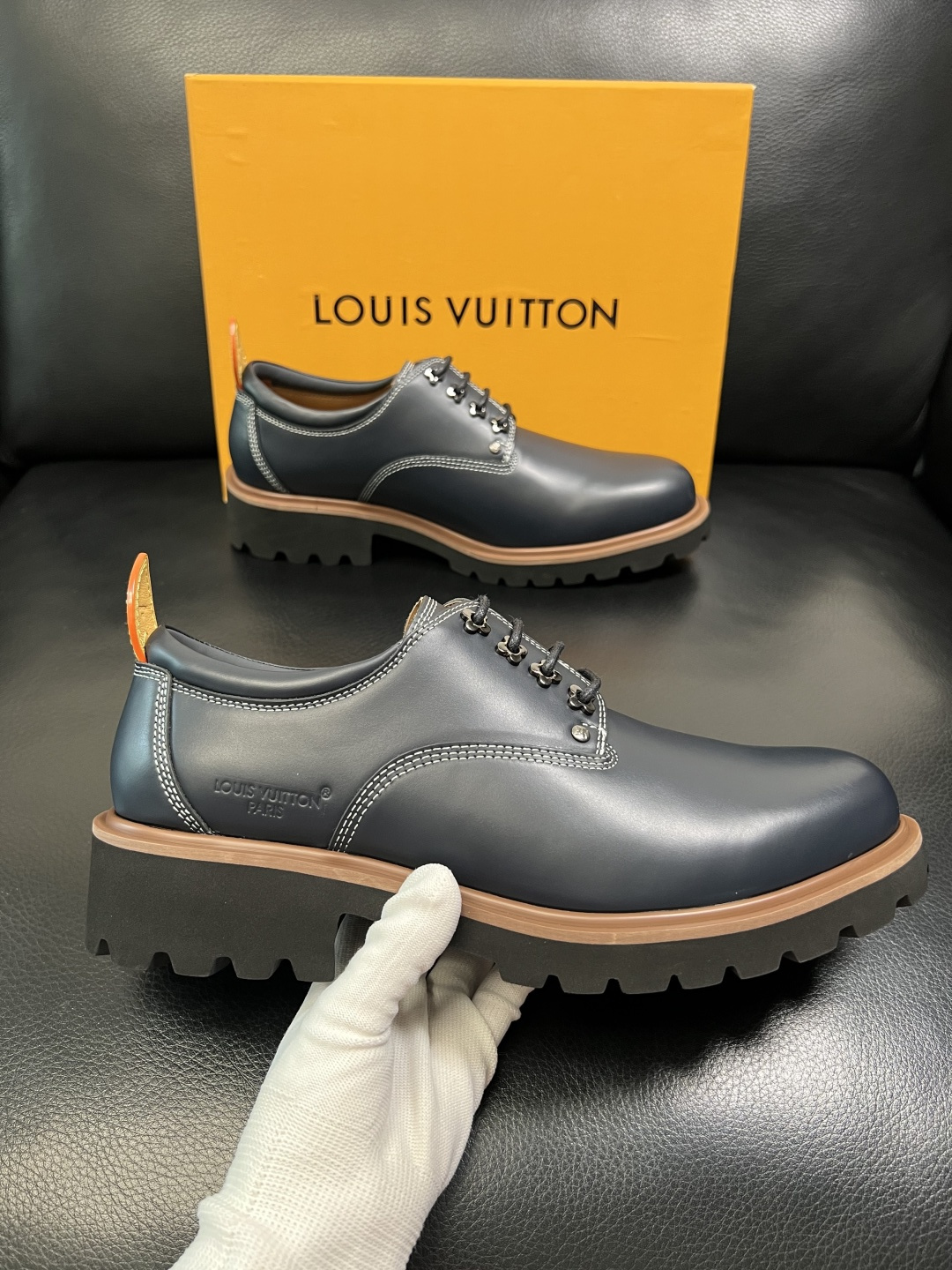 Lv 高品质 顶级代购 路易威登 皮鞋专柜同步，鞋面意大利进口，进口水染牛皮内里，鞋底：原厂特供原版底，