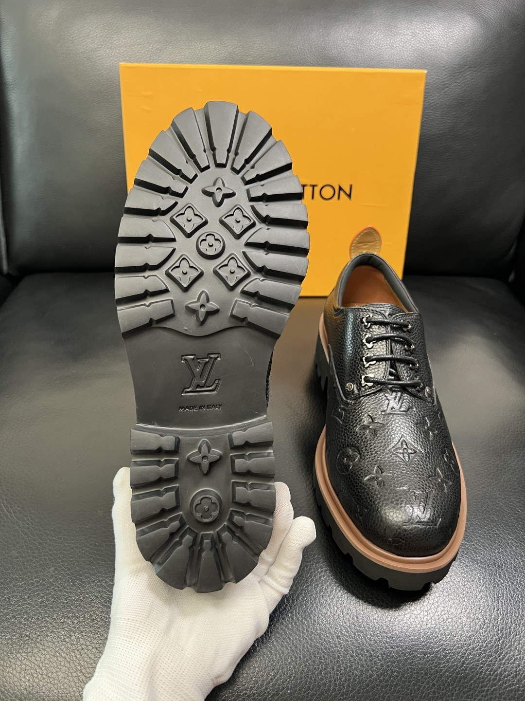 Lv 高品质 顶级代购 路易威登 皮鞋专柜同步，鞋面意大利进口，进口水染牛皮内里，鞋底：原厂特供原版底，