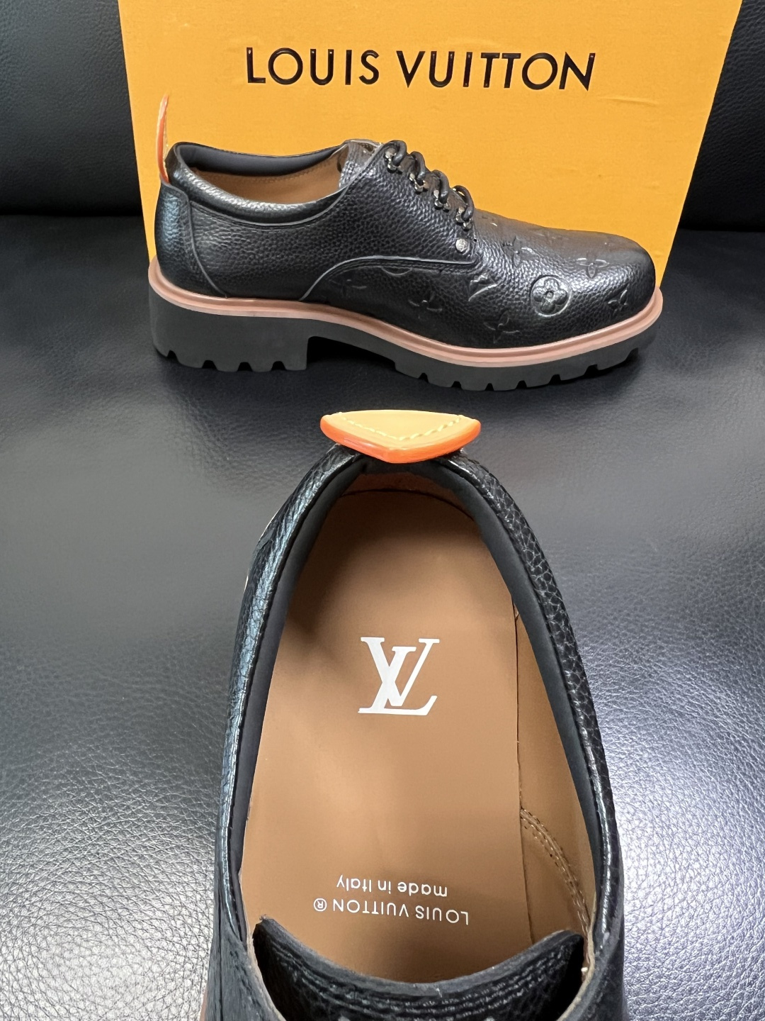 Lv 高品质 顶级代购 路易威登 皮鞋专柜同步，鞋面意大利进口，进口水染牛皮内里，鞋底：原厂特供原版底，