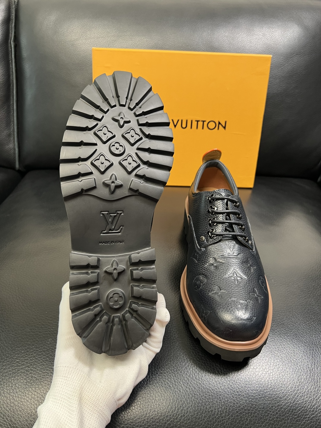 Lv 高品质 顶级代购 路易威登 皮鞋专柜同步，鞋面意大利进口，进口水染牛皮内里，鞋底：原厂特供原版底，