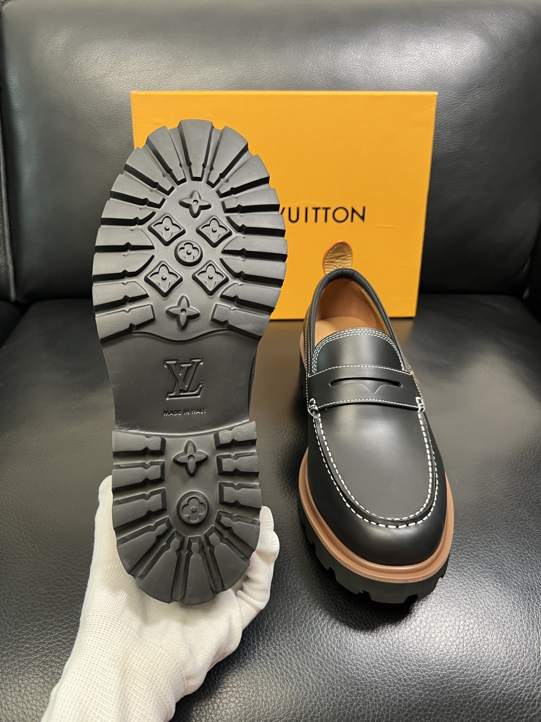 Lv 高品质 顶级代购 路易威登 皮鞋专柜同步，鞋面意大利进口，进口水染牛皮内里，鞋底：原厂特供原版底，