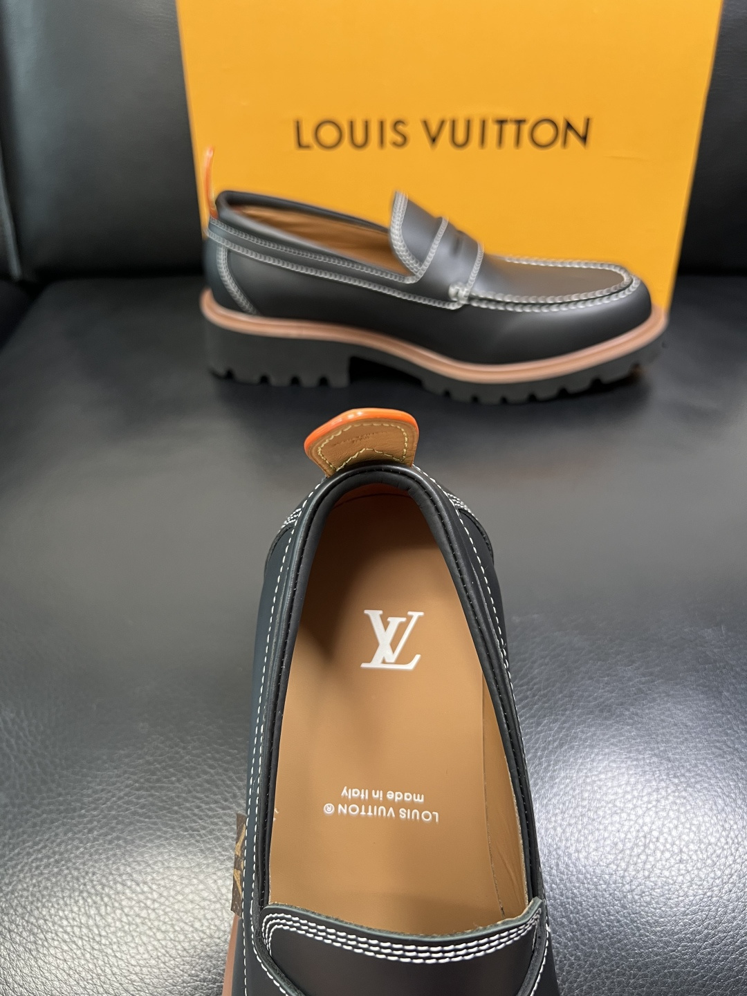 Lv 高品质 顶级代购 路易威登 皮鞋专柜同步，鞋面意大利进口，进口水染牛皮内里，鞋底：原厂特供原版底，