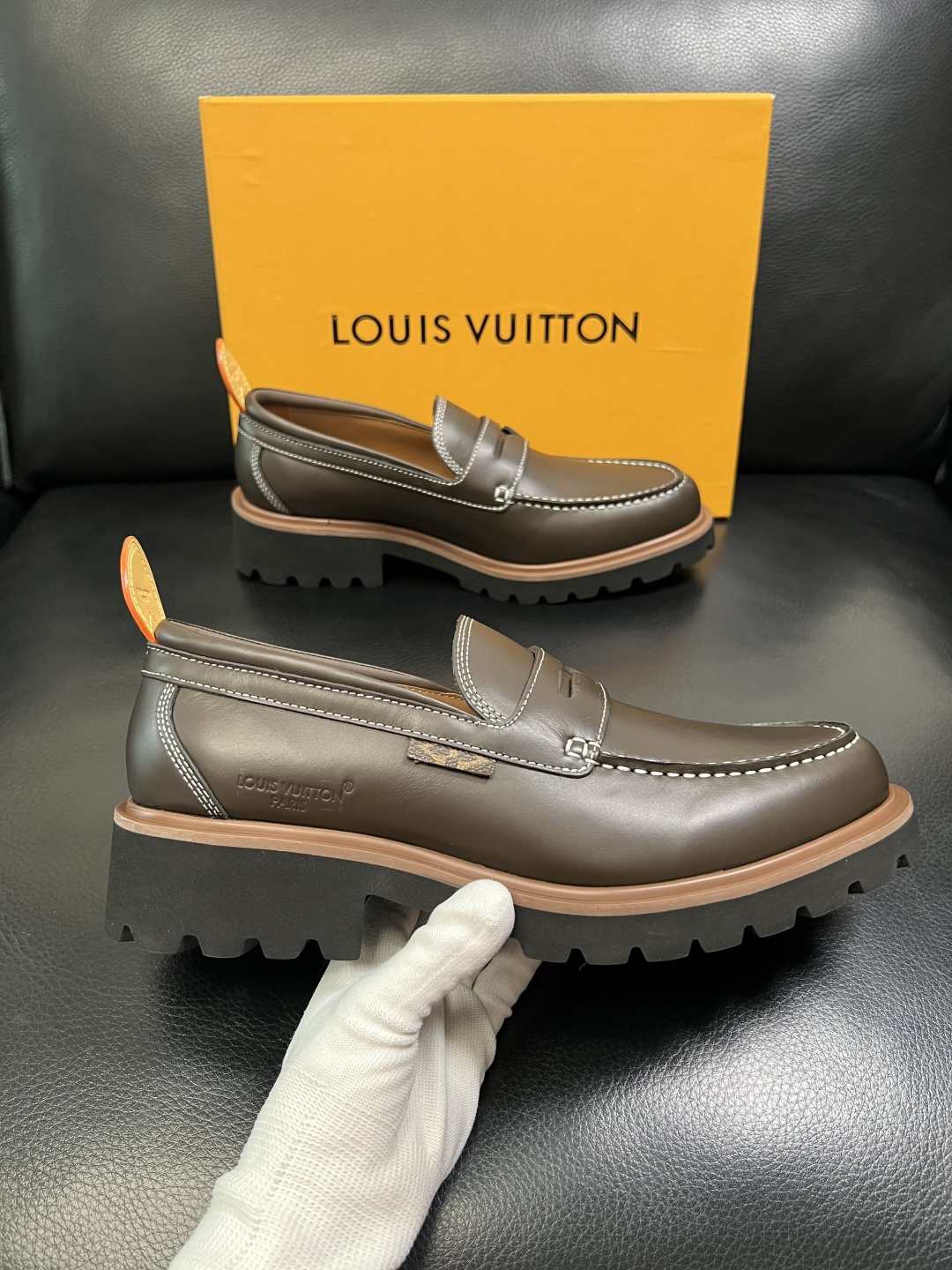 Lv 高品质 顶级代购 路易威登 皮鞋专柜同步，鞋面意大利进口，进口水染牛皮内里，鞋底：原厂特供原版底，