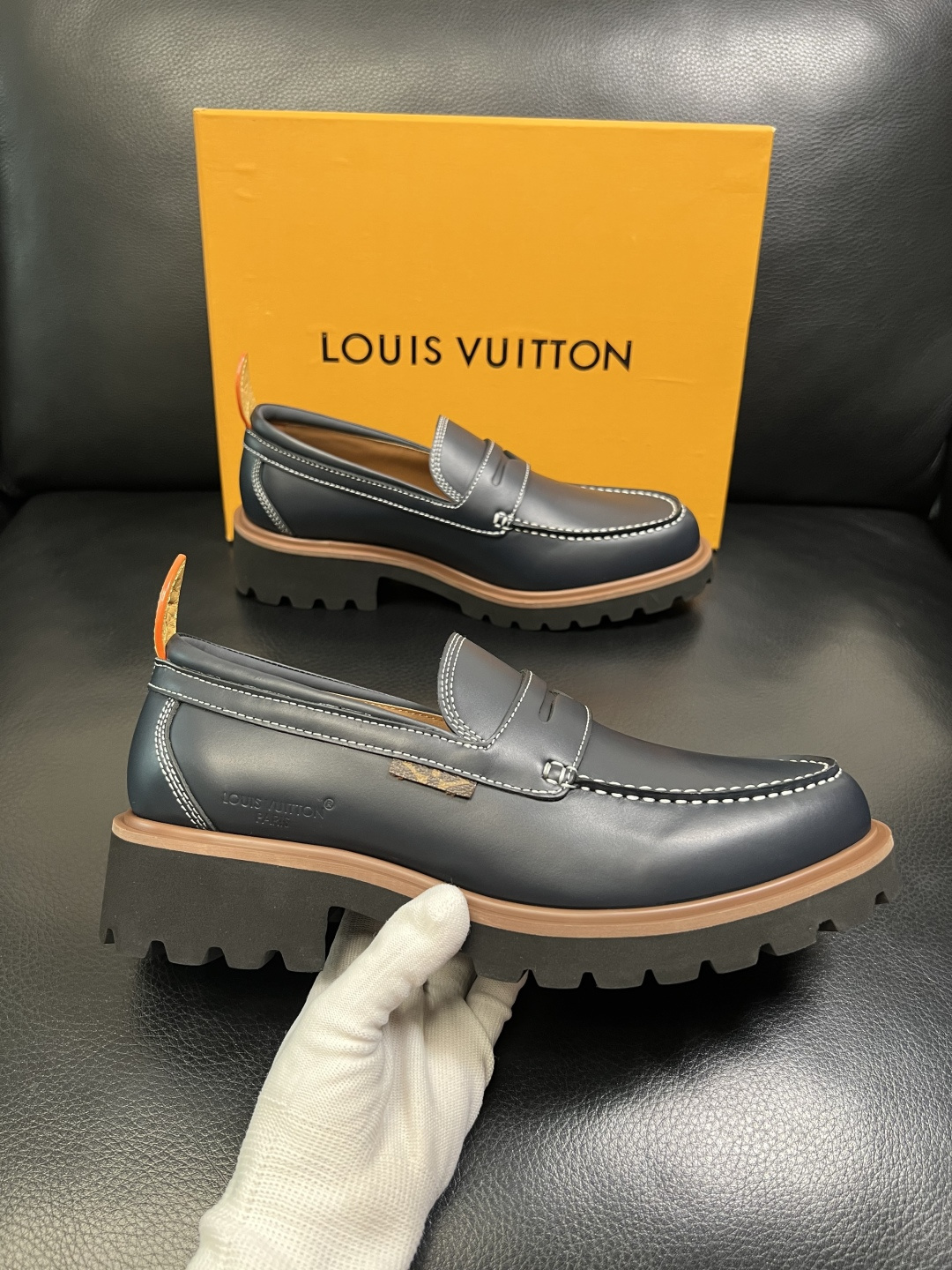 Lv 高品质 顶级代购 路易威登 皮鞋专柜同步，鞋面意大利进口，进口水染牛皮内里，鞋底：原厂特供原版底，