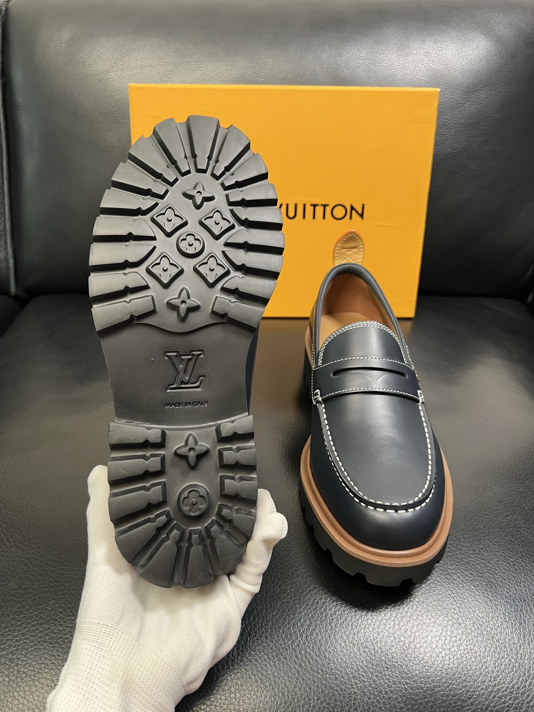 Lv 高品质 顶级代购 路易威登 皮鞋专柜同步，鞋面意大利进口，进口水染牛皮内里，鞋底：原厂特供原版底，