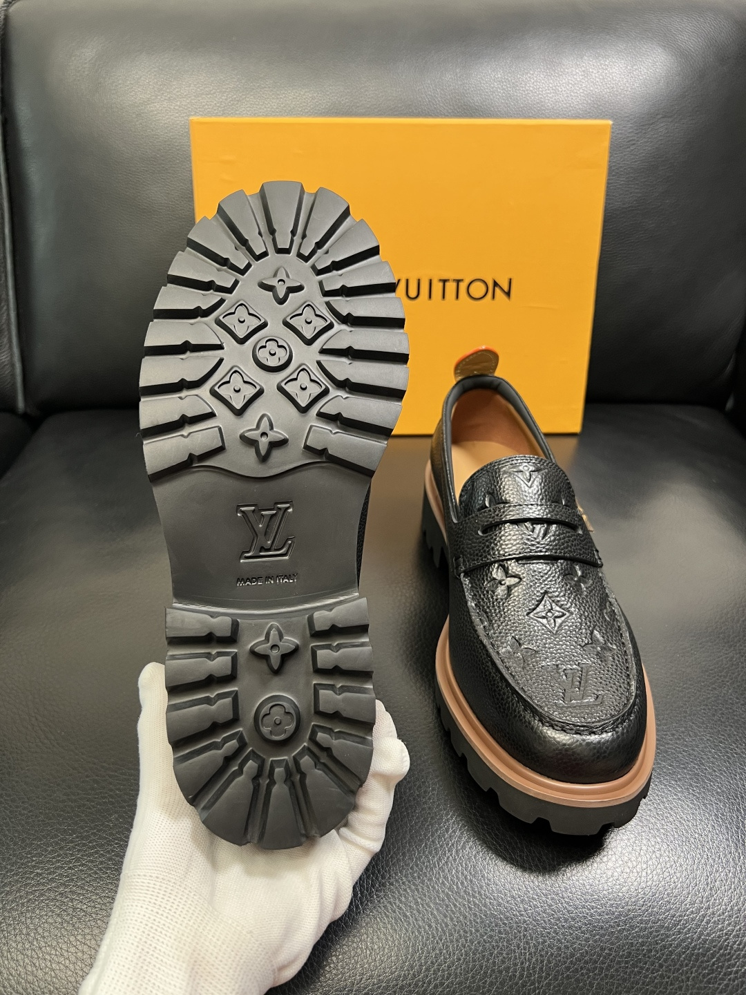 Lv 高品质 顶级代购 路易威登 皮鞋专柜同步，鞋面意大利进口，进口水染牛皮内里，鞋底：原厂特供原版底，