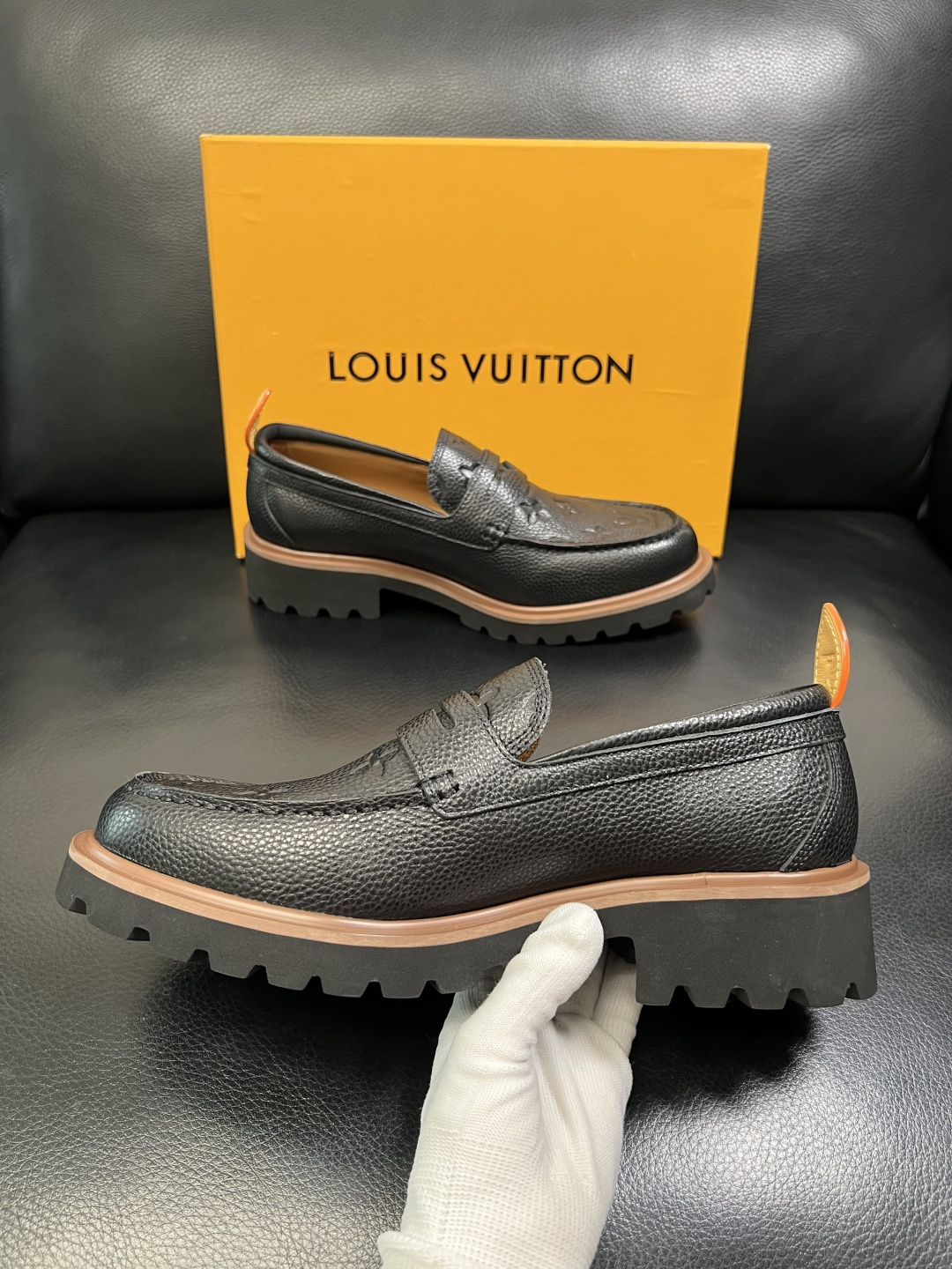 Lv 高品质 顶级代购 路易威登 皮鞋专柜同步，鞋面意大利进口，进口水染牛皮内里，鞋底：原厂特供原版底，