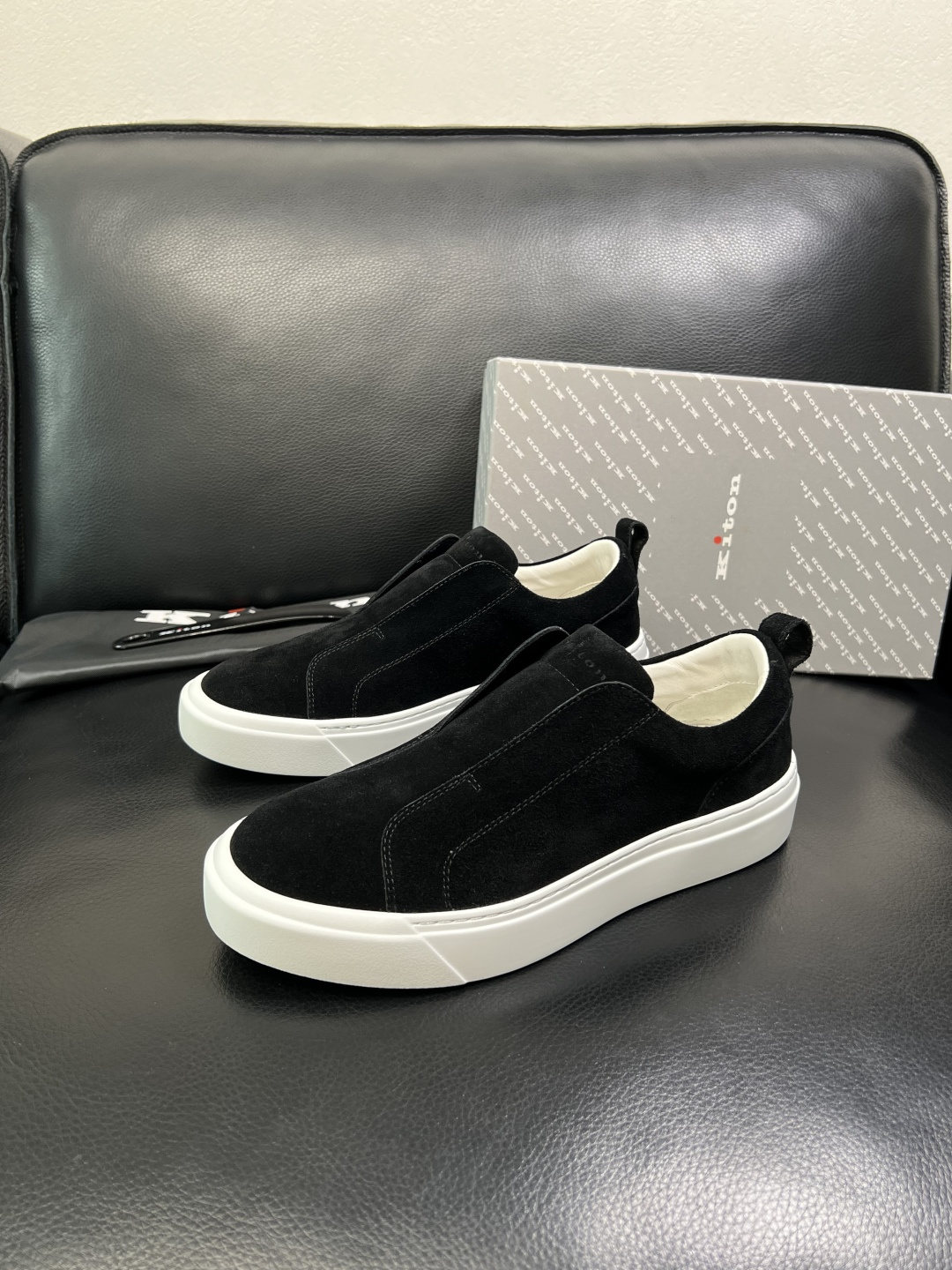 kiton 高品质 顶级工艺品 专柜新品同步，鞋面意大利进口牛皮面料，进口水染牛皮内里垫，鞋底：原厂特供