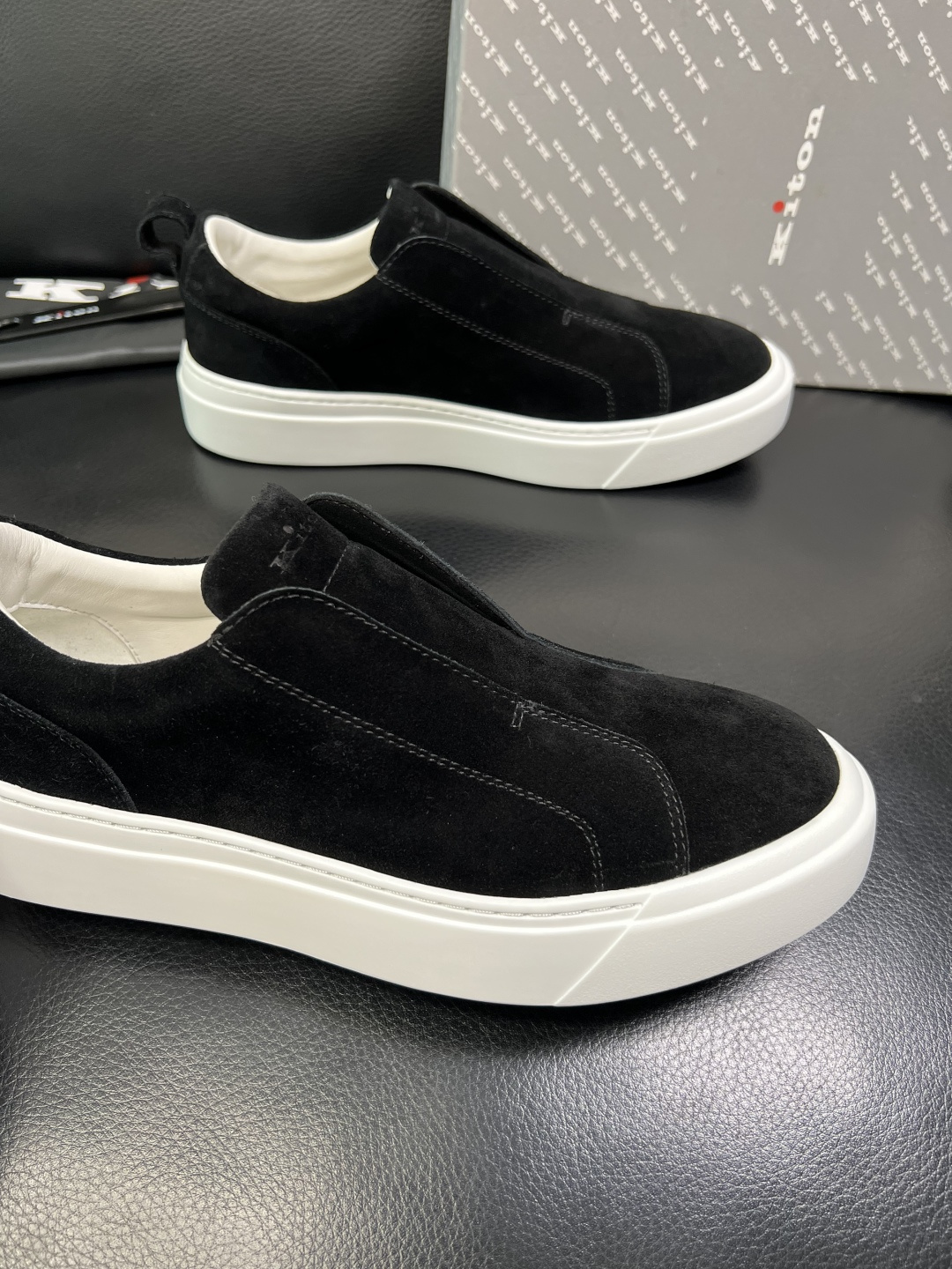 kiton 高品质 顶级工艺品 专柜新品同步，鞋面意大利进口牛皮面料，进口水染牛皮内里垫，鞋底：原厂特供