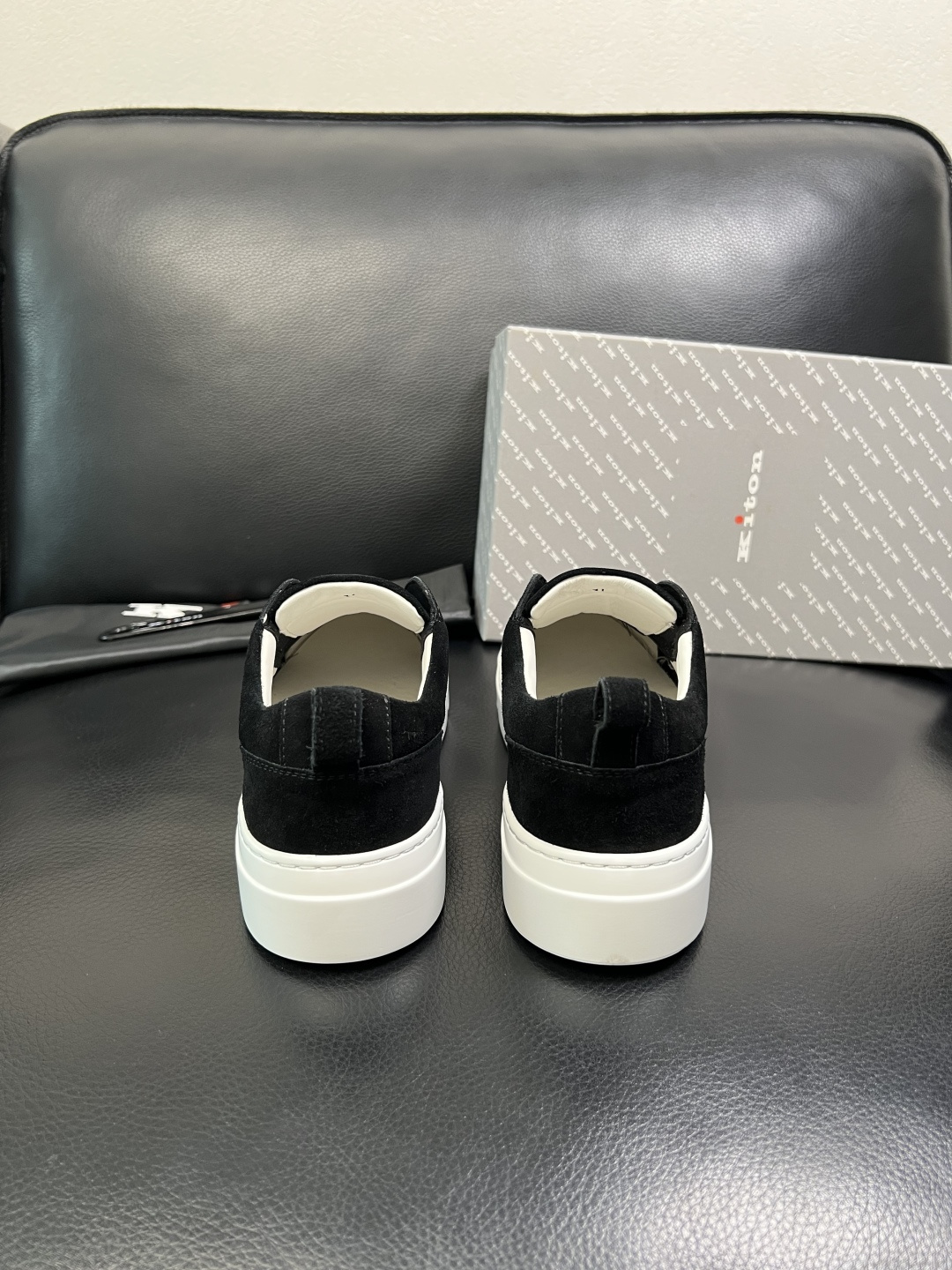 kiton 高品质 顶级工艺品 专柜新品同步，鞋面意大利进口牛皮面料，进口水染牛皮内里垫，鞋底：原厂特供