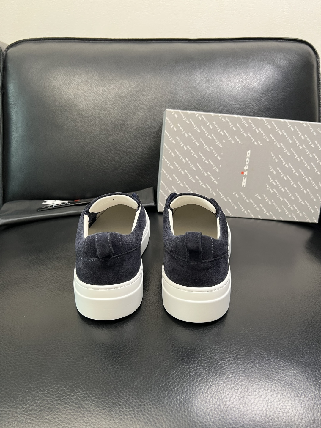 kiton 高品质 顶级工艺品 专柜新品同步，鞋面意大利进口牛皮面料，进口水染牛皮内里垫，鞋底：原厂特供