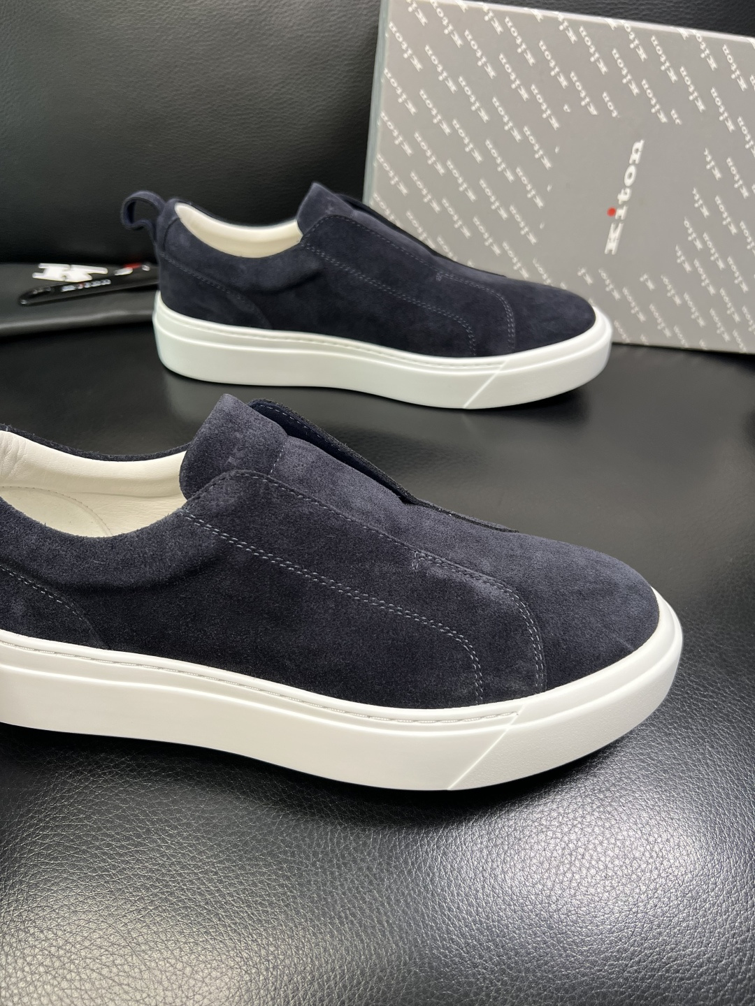 kiton 高品质 顶级工艺品 专柜新品同步，鞋面意大利进口牛皮面料，进口水染牛皮内里垫，鞋底：原厂特供