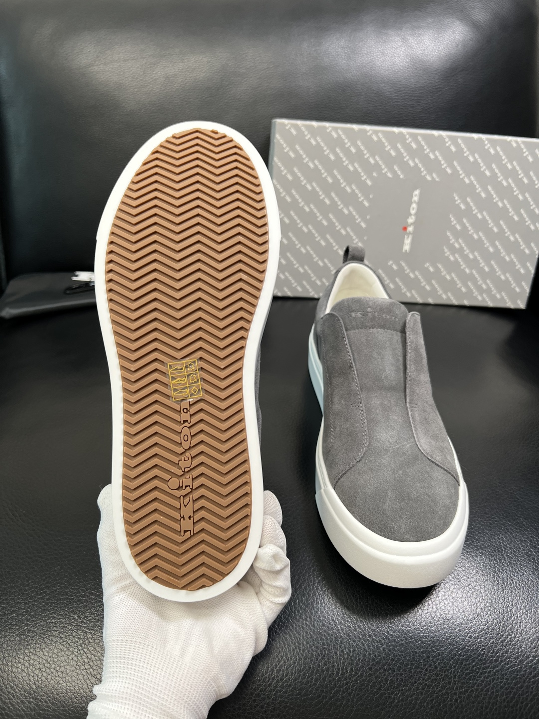 kiton 高品质 顶级工艺品 专柜新品同步，鞋面意大利进口牛皮面料，进口水染牛皮内里垫，鞋底：原厂特供