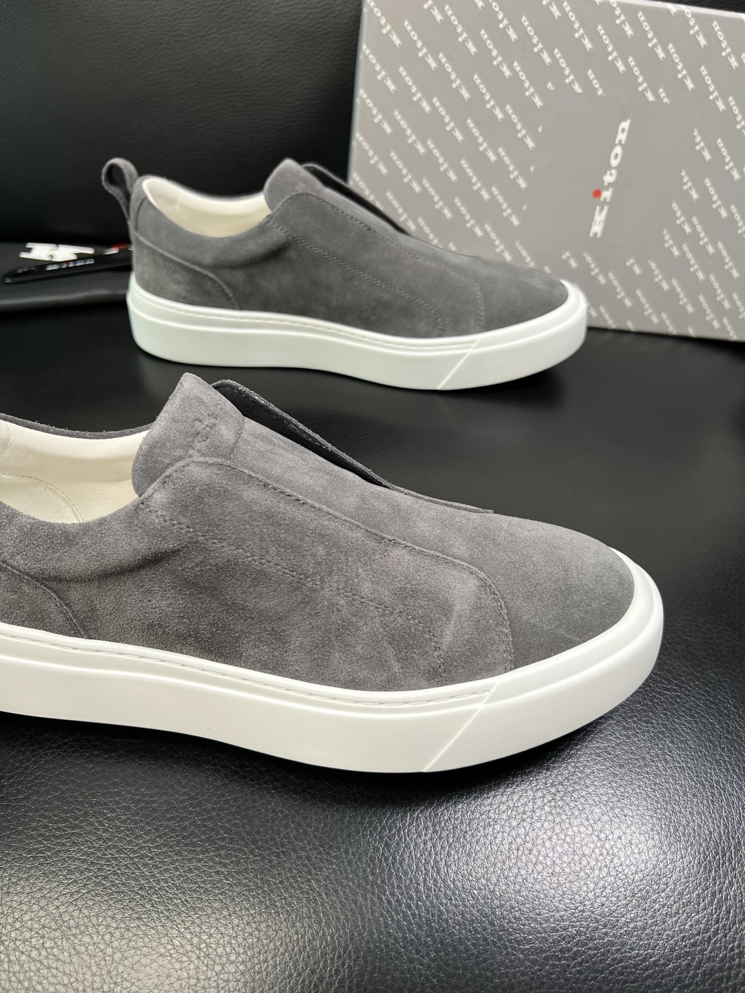 kiton 高品质 顶级工艺品 专柜新品同步，鞋面意大利进口牛皮面料，进口水染牛皮内里垫，鞋底：原厂特供