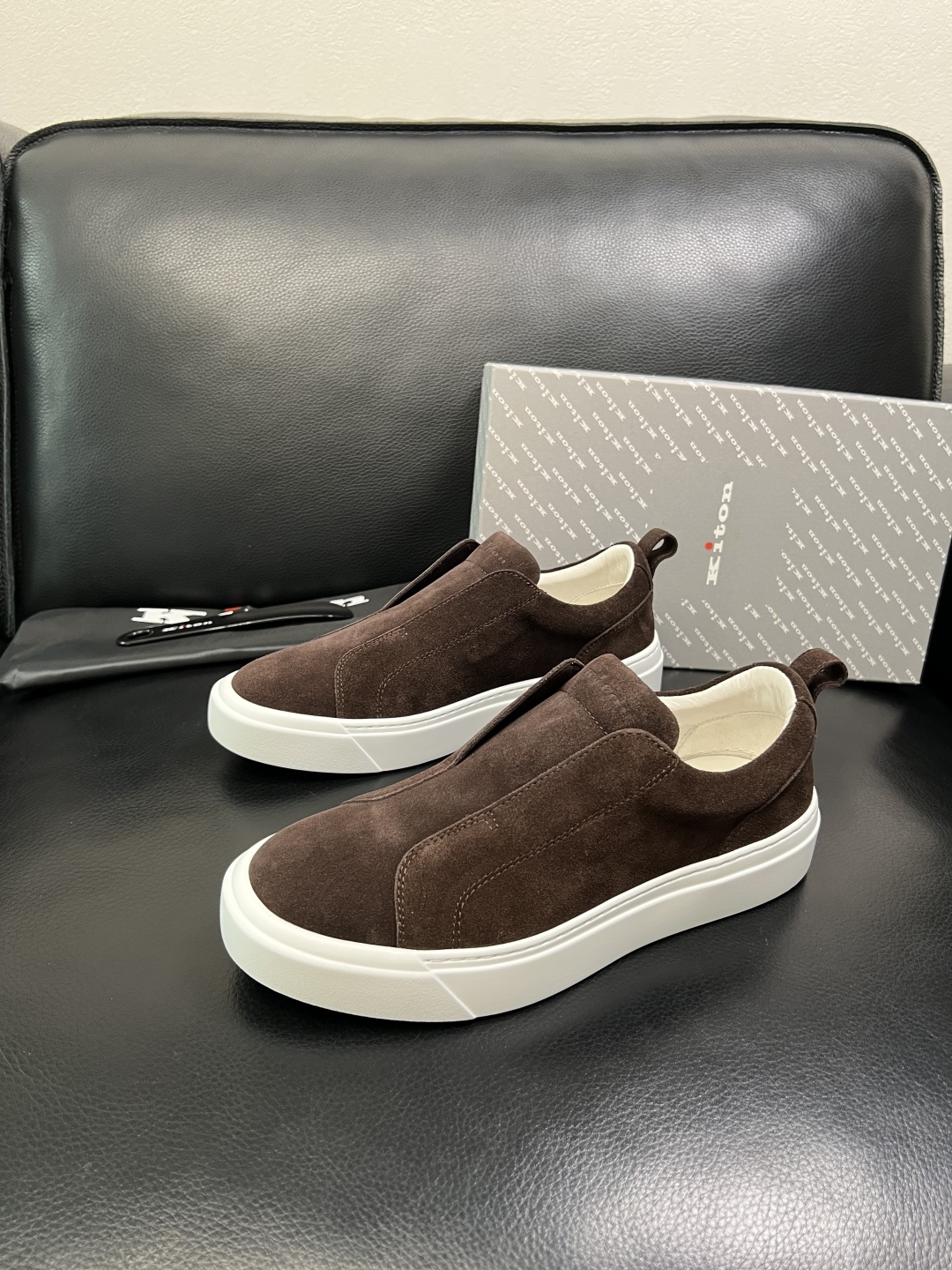 kiton 高品质 顶级工艺品 专柜新品同步，鞋面意大利进口牛皮面料，进口水染牛皮内里垫，鞋底：原厂特供