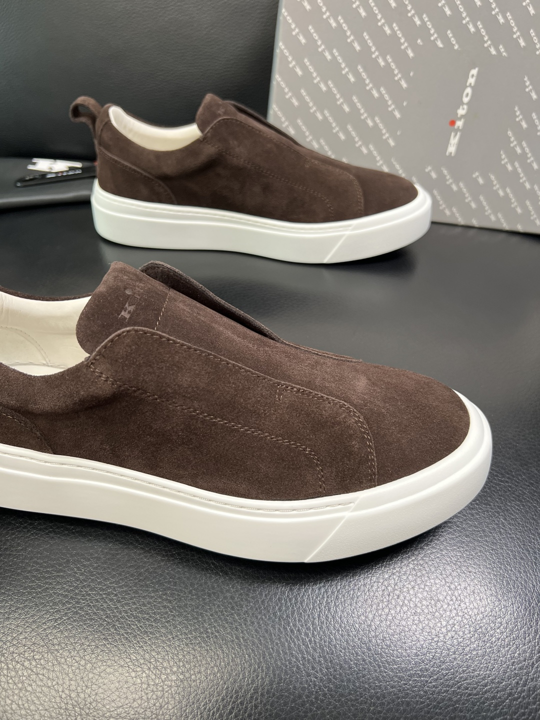 kiton 高品质 顶级工艺品 专柜新品同步，鞋面意大利进口牛皮面料，进口水染牛皮内里垫，鞋底：原厂特供