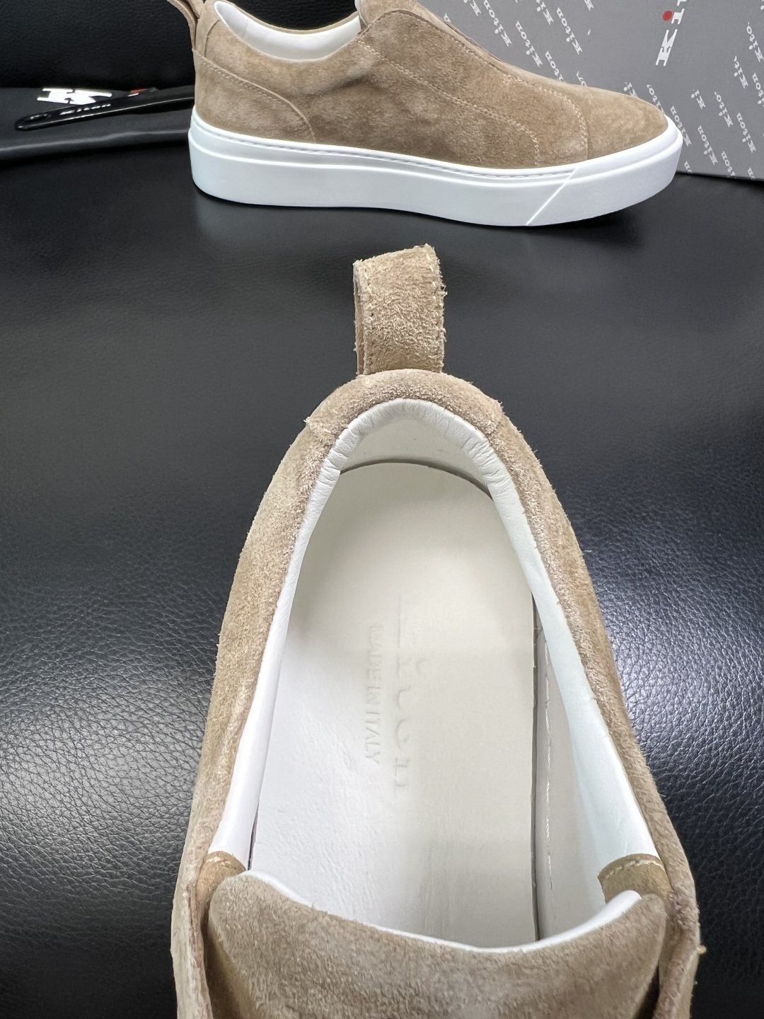 kiton 高品质 顶级工艺品 专柜新品同步，鞋面意大利进口牛皮面料，进口水染牛皮内里垫，鞋底：原厂特供