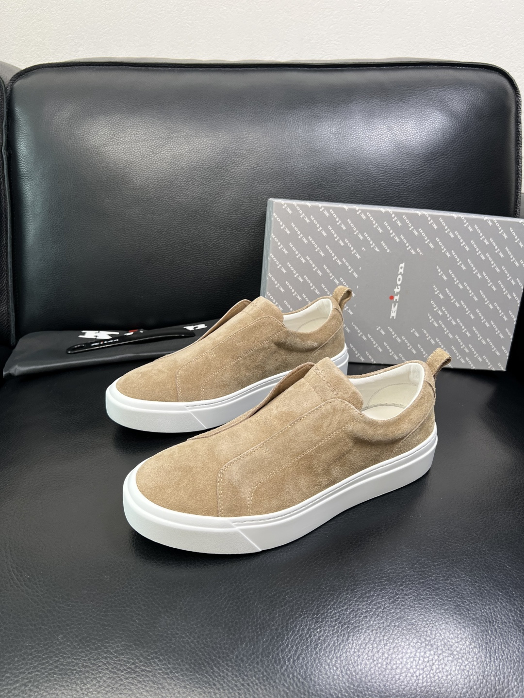 kiton 高品质 顶级工艺品 专柜新品同步，鞋面意大利进口牛皮面料，进口水染牛皮内里垫，鞋底：原厂特供