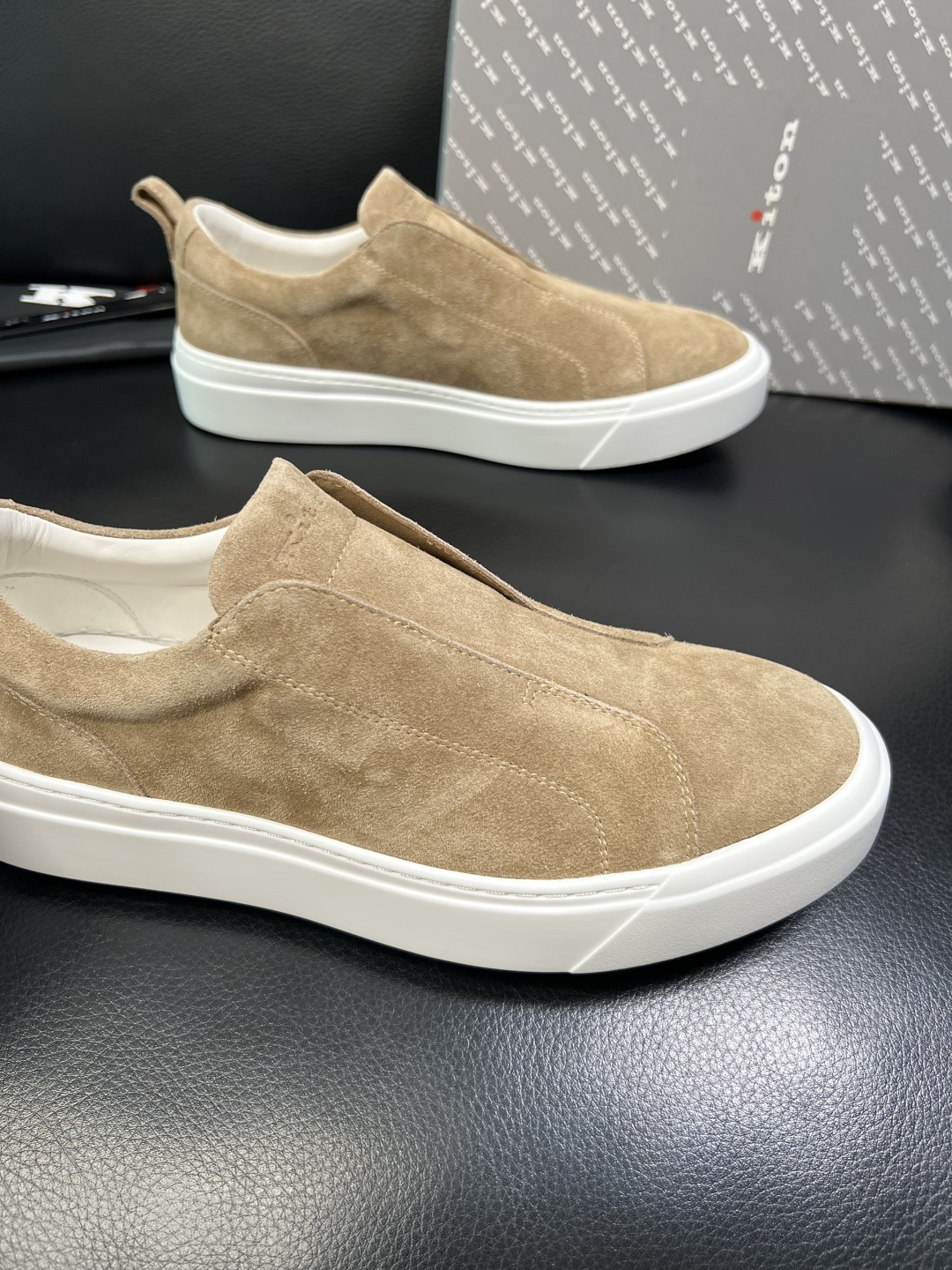 kiton 高品质 顶级工艺品 专柜新品同步，鞋面意大利进口牛皮面料，进口水染牛皮内里垫，鞋底：原厂特供