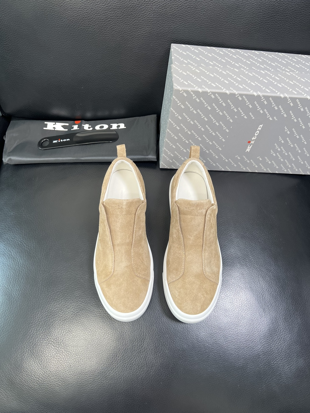 kiton 高品质 顶级工艺品 专柜新品同步，鞋面意大利进口牛皮面料，进口水染牛皮内里垫，鞋底：原厂特供