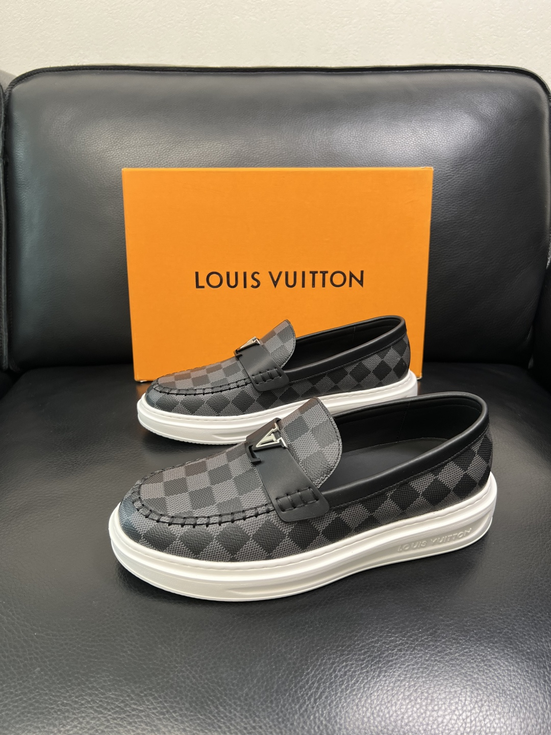 Lv 高品质 顶级工艺品 路易威登，运动板鞋专柜同步，鞋面意大利进口，高品质拼接缤纷色彩复杂工艺品，进口