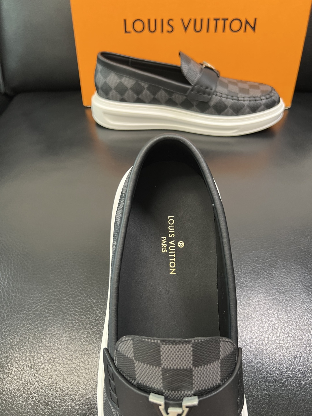 Lv 高品质 顶级工艺品 路易威登，运动板鞋专柜同步，鞋面意大利进口，高品质拼接缤纷色彩复杂工艺品，进口