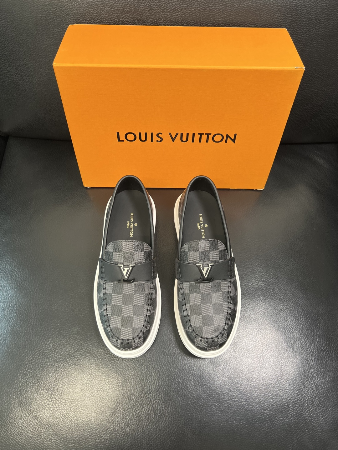 Lv 高品质 顶级工艺品 路易威登，运动板鞋专柜同步，鞋面意大利进口，高品质拼接缤纷色彩复杂工艺品，进口