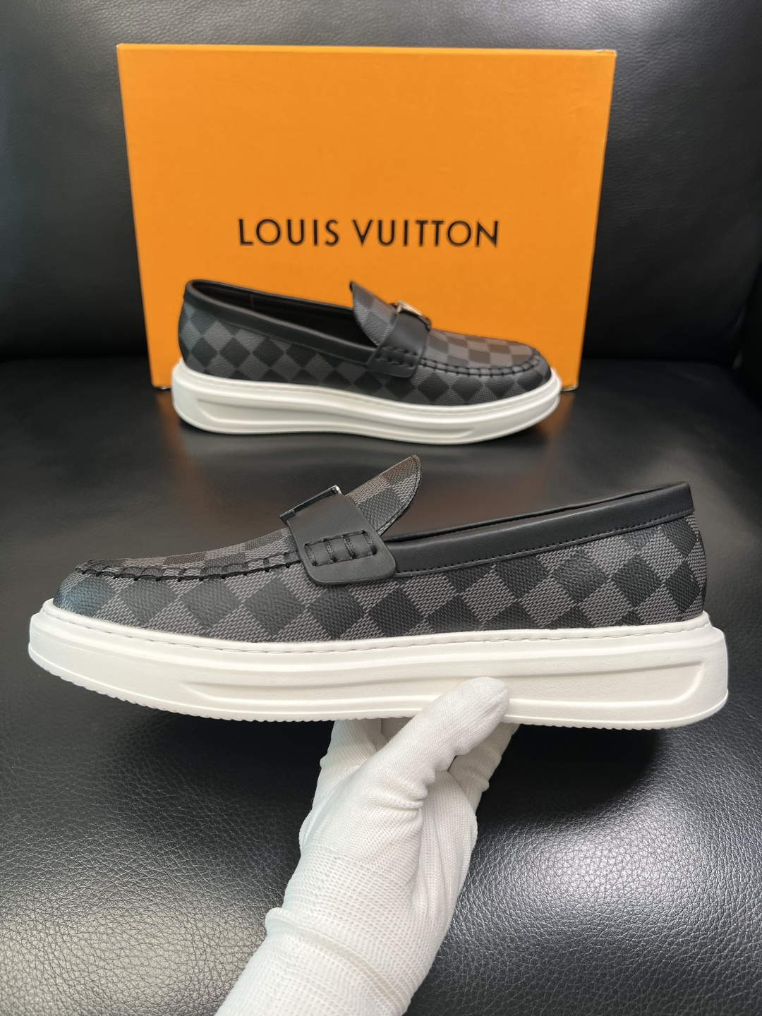 Lv 高品质 顶级工艺品 路易威登，运动板鞋专柜同步，鞋面意大利进口，高品质拼接缤纷色彩复杂工艺品，进口