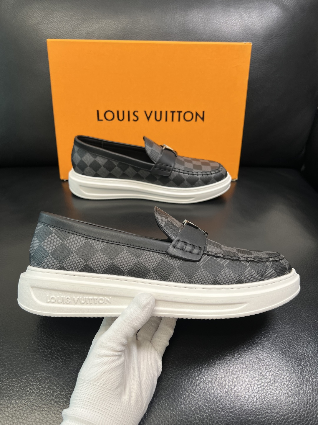 Lv 高品质 顶级工艺品 路易威登，运动板鞋专柜同步，鞋面意大利进口，高品质拼接缤纷色彩复杂工艺品，进口
