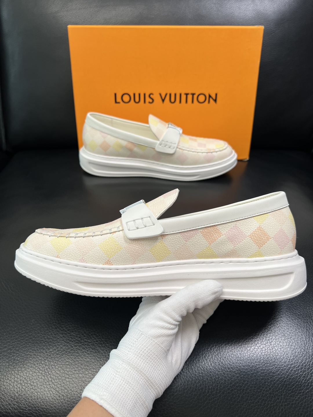 Lv 高品质 顶级工艺品 路易威登，运动板鞋专柜同步，鞋面意大利进口，高品质拼接缤纷色彩复杂工艺品，进口