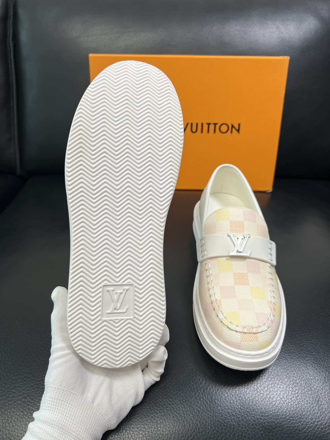 Lv 高品质 顶级工艺品 路易威登，运动板鞋专柜同步，鞋面意大利进口，高品质拼接缤纷色彩复杂工艺品，进口