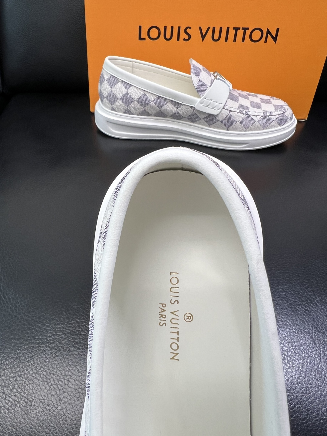 Lv 高品质 顶级工艺品 路易威登，运动板鞋专柜同步，鞋面意大利进口，高品质拼接缤纷色彩复杂工艺品，进口