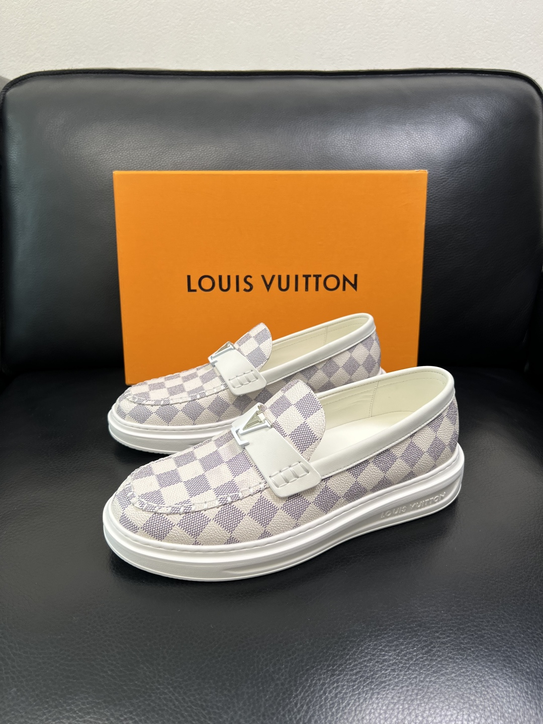 Lv 高品质 顶级工艺品 路易威登，运动板鞋专柜同步，鞋面意大利进口，高品质拼接缤纷色彩复杂工艺品，进口