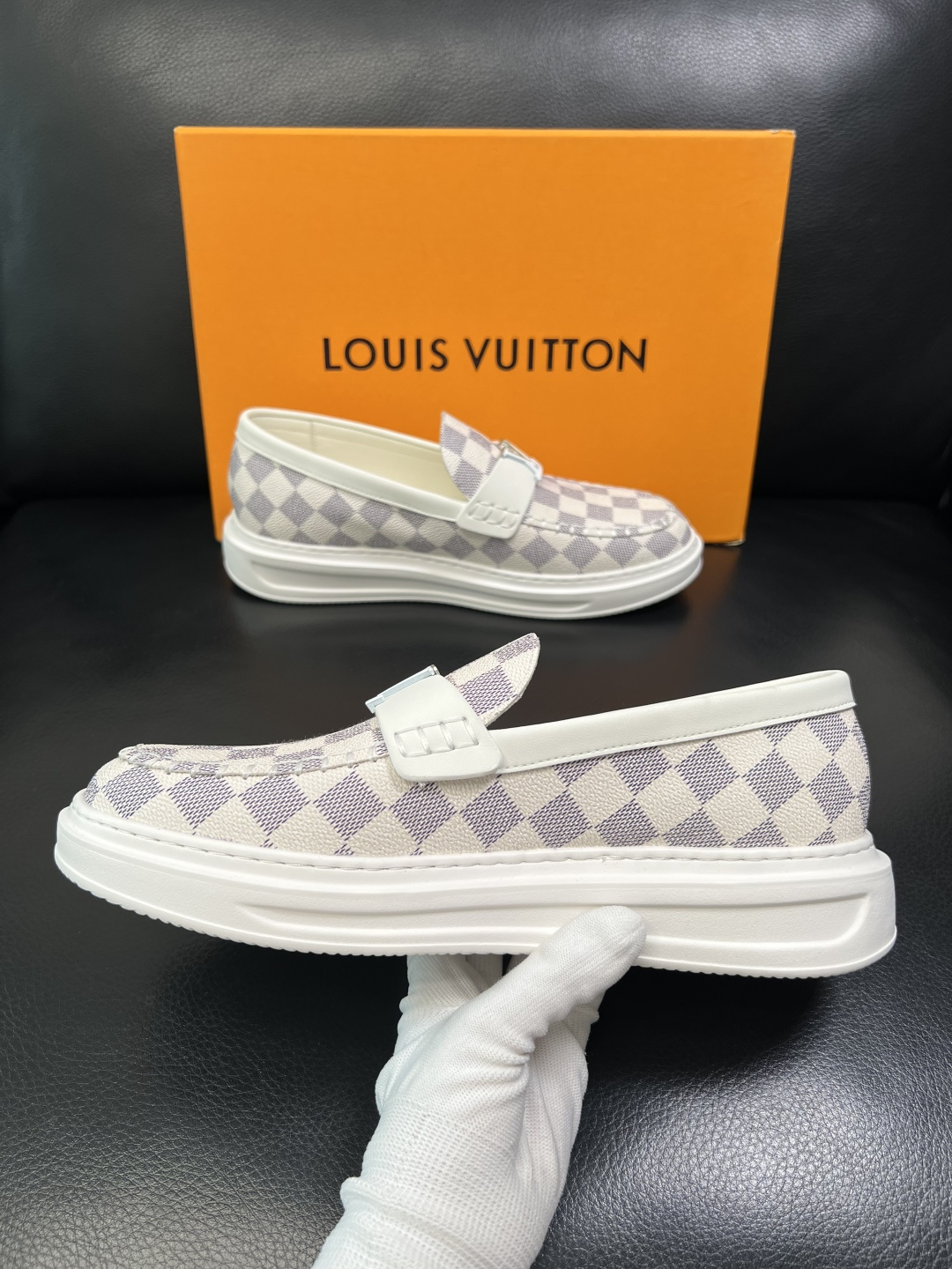 Lv 高品质 顶级工艺品 路易威登，运动板鞋专柜同步，鞋面意大利进口，高品质拼接缤纷色彩复杂工艺品，进口