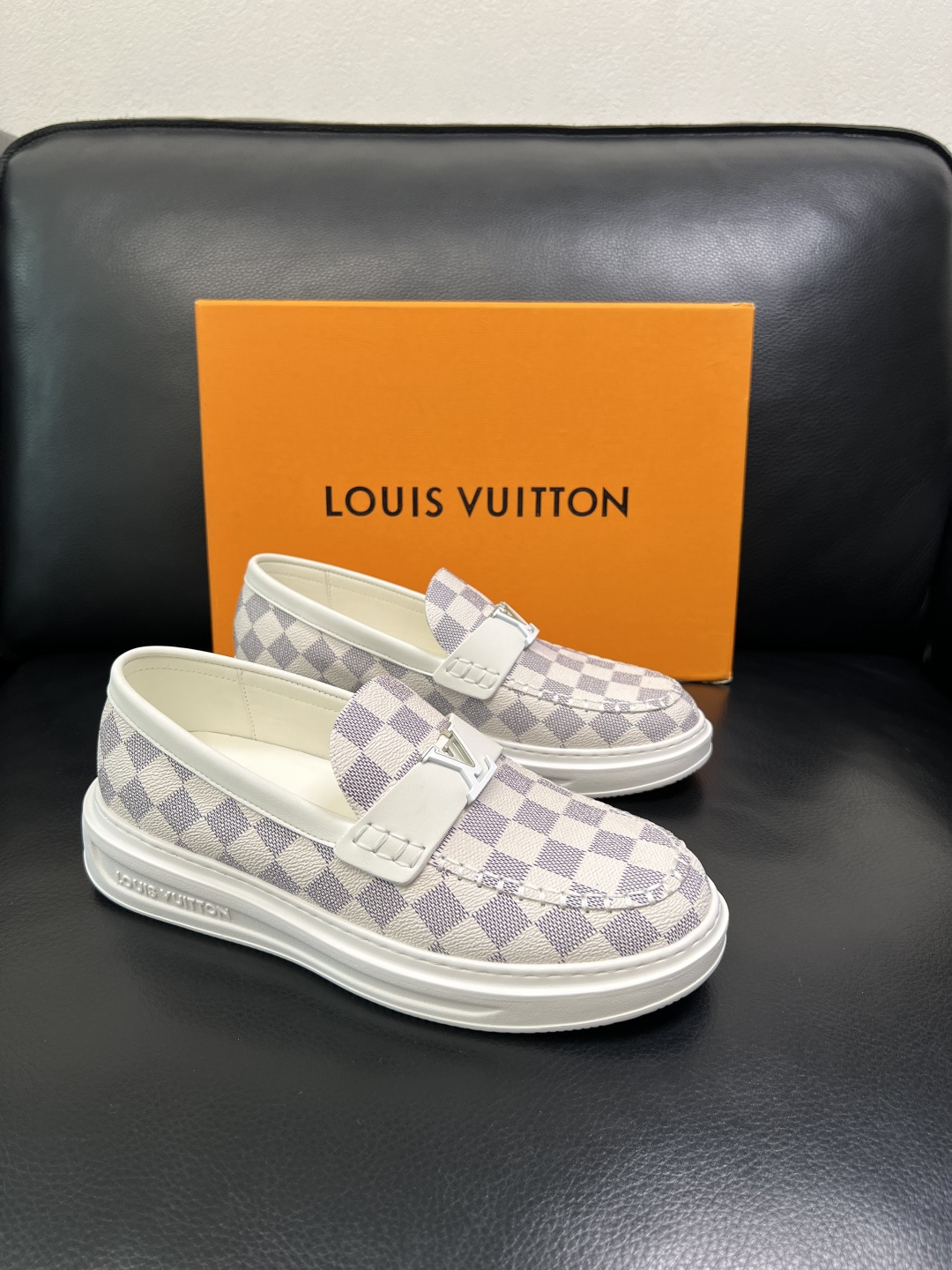 Lv 高品质 顶级工艺品 路易威登，运动板鞋专柜同步，鞋面意大利进口，高品质拼接缤纷色彩复杂工艺品，进口