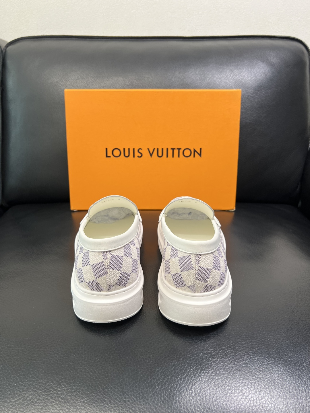 Lv 高品质 顶级工艺品 路易威登，运动板鞋专柜同步，鞋面意大利进口，高品质拼接缤纷色彩复杂工艺品，进口