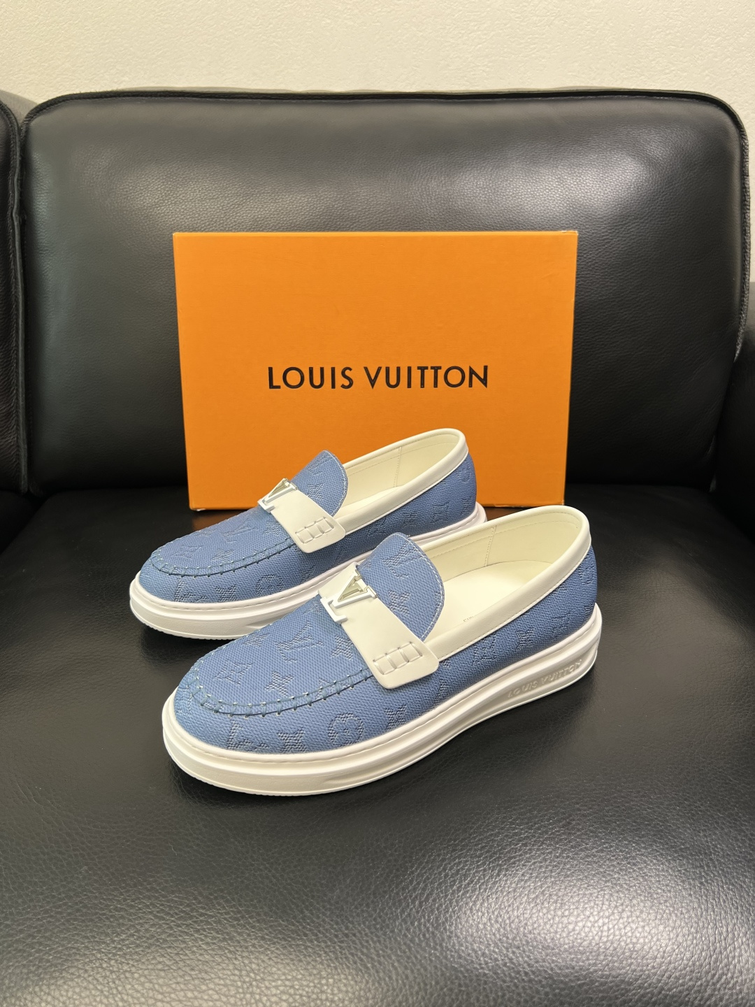 Lv 高品质 顶级工艺品 路易威登，运动板鞋专柜同步，鞋面意大利进口，高品质拼接缤纷色彩复杂工艺品，进口