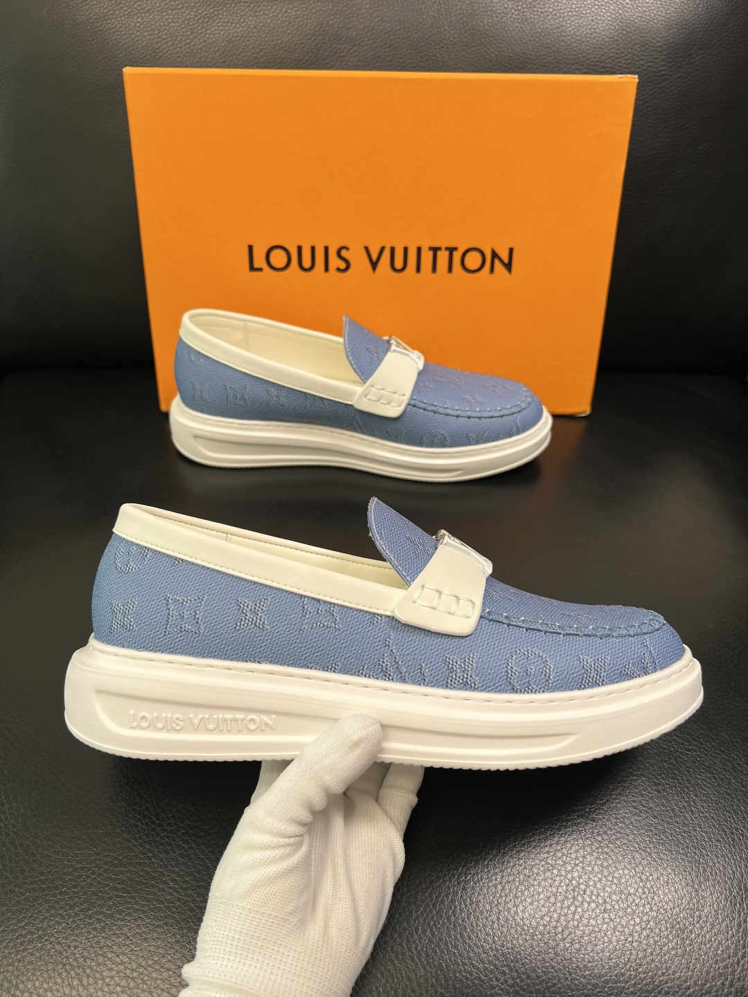 Lv 高品质 顶级工艺品 路易威登，运动板鞋专柜同步，鞋面意大利进口，高品质拼接缤纷色彩复杂工艺品，进口