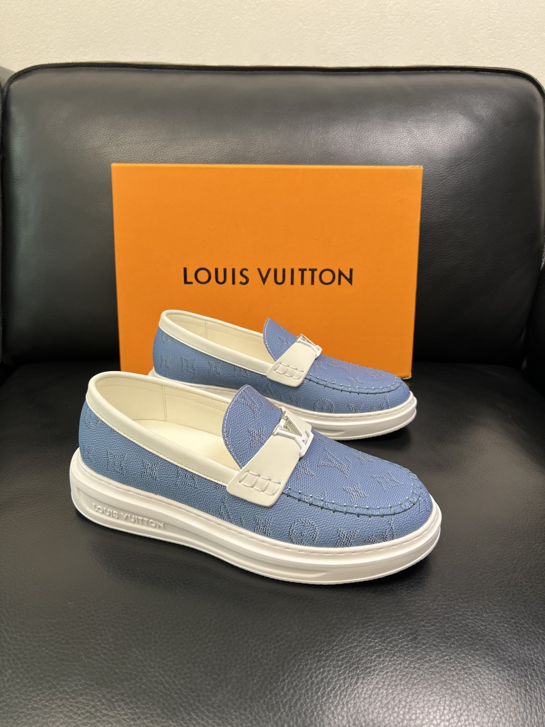 Lv 高品质 顶级工艺品 路易威登，运动板鞋专柜同步，鞋面意大利进口，高品质拼接缤纷色彩复杂工艺品，进口