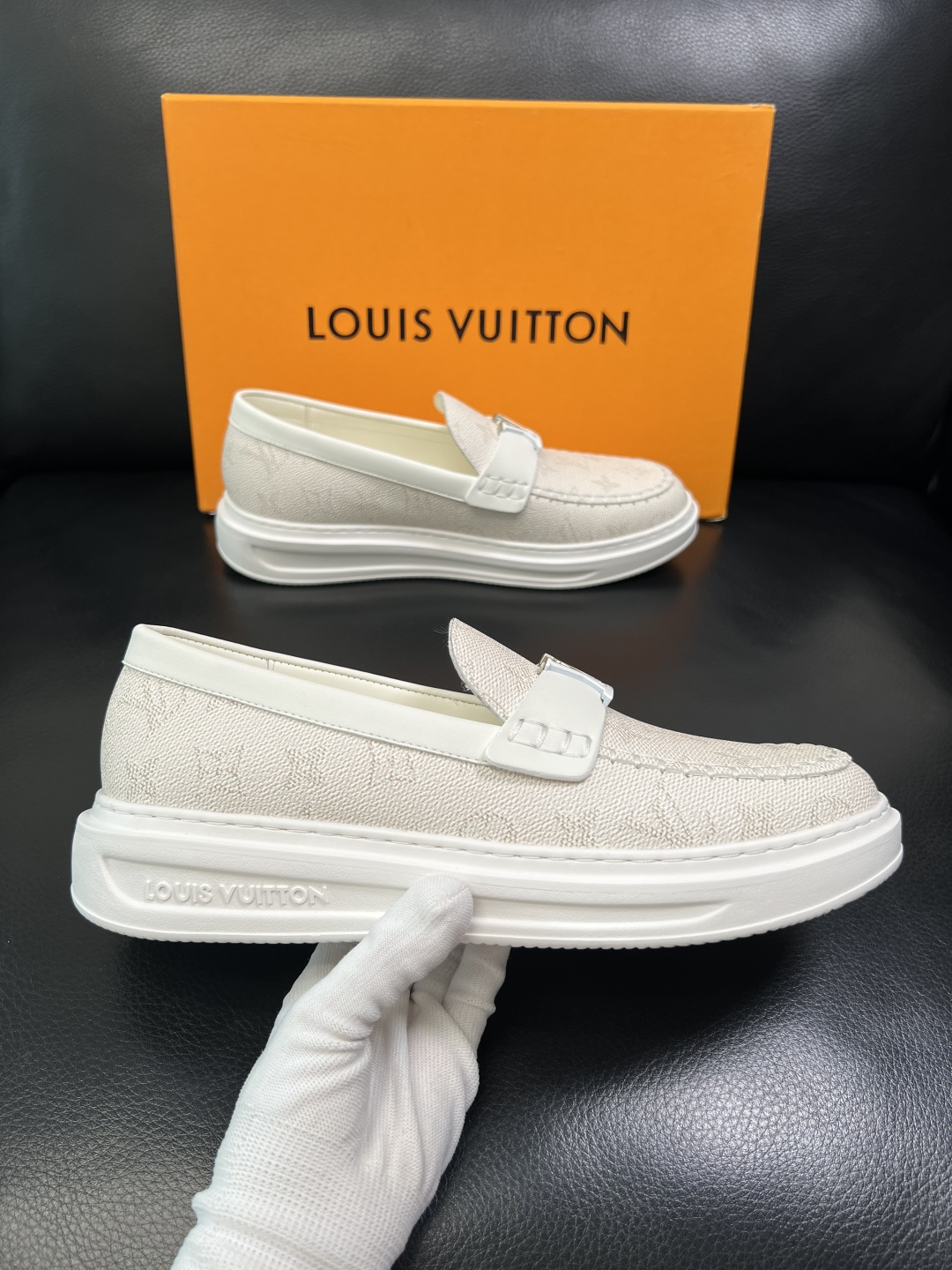 Lv 高品质 顶级工艺品 路易威登，运动板鞋专柜同步，鞋面意大利进口，高品质拼接缤纷色彩复杂工艺品，进口