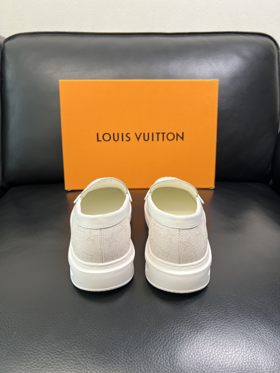 Lv 高品质 顶级工艺品 路易威登，运动板鞋专柜同步，鞋面意大利进口，高品质拼接缤纷色彩复杂工艺品，进口